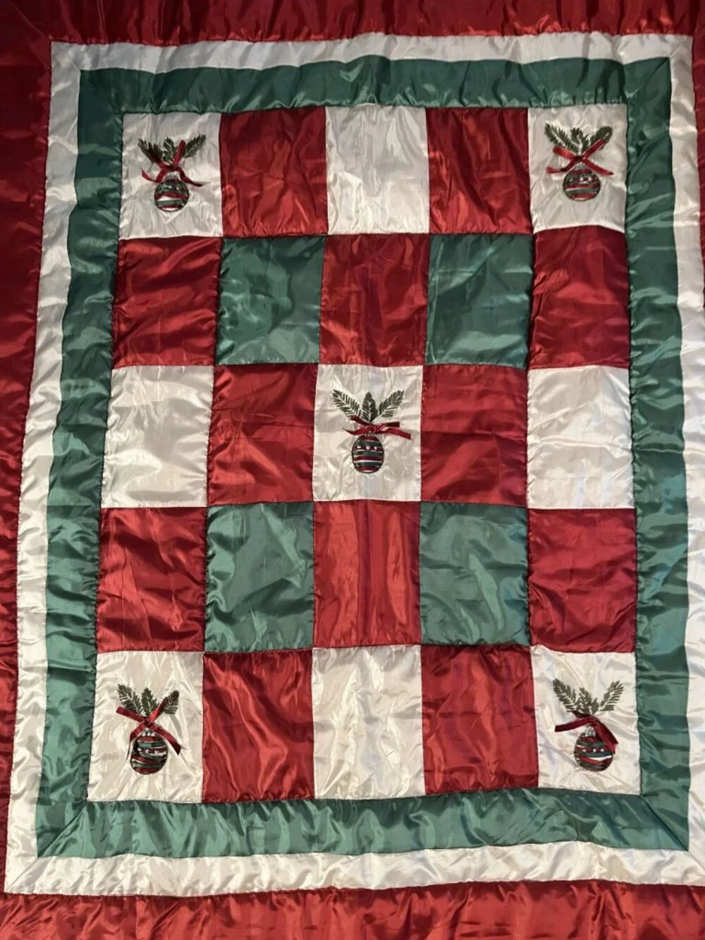 Christmas Quilt Red Green White Embroidered Ornaments Design 40x40 Inches Polye